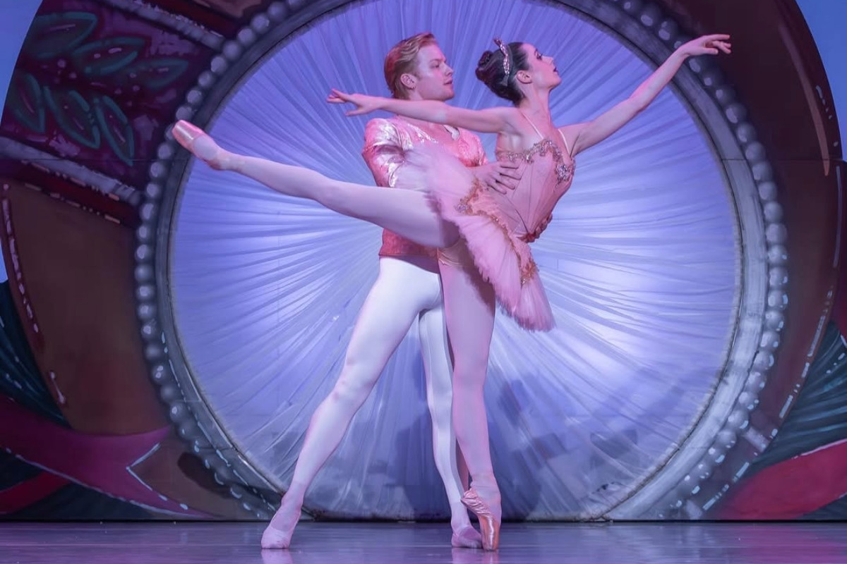 Avant Chamber Ballet dancers Sydney May (Ballet BFA ’20) and Martin St Pierre. Photo by Dan Huntley.