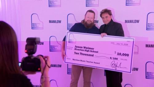 Alum Jason Weimer (Music Ed, BM'13) honored by Barry Manilow with Manilow Music Teacher Award